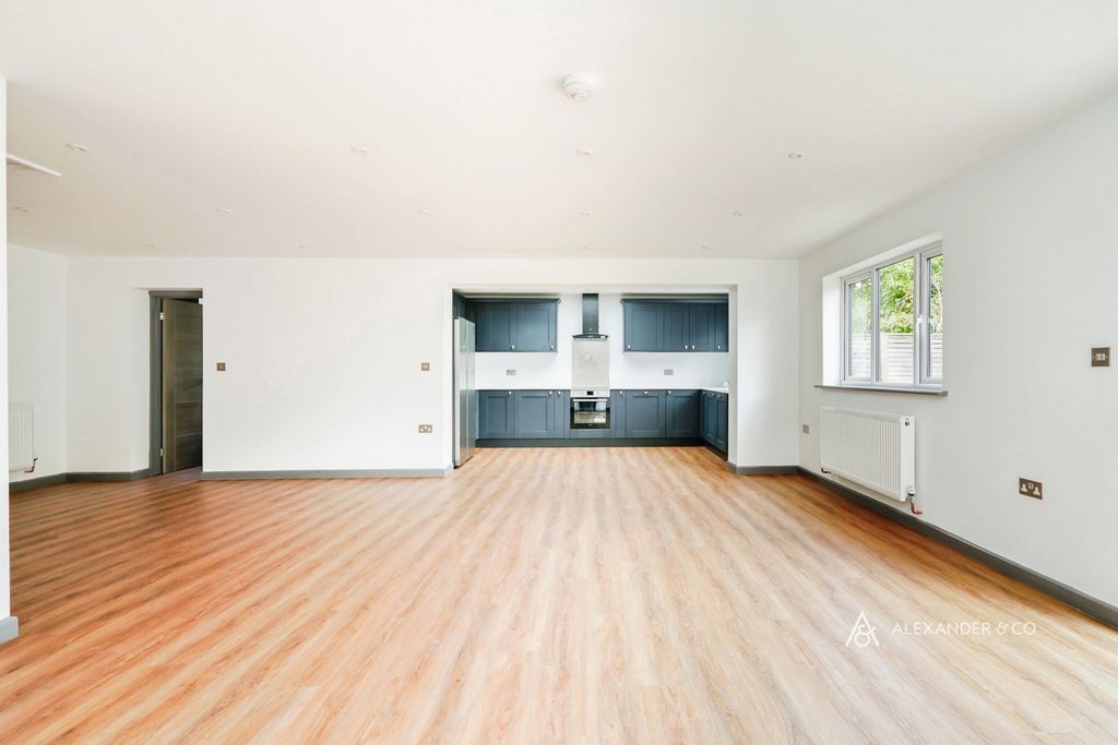 Property photo 2 of 15 Pbox-Img.Jpg