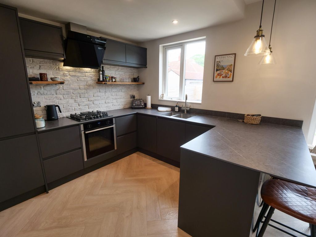 Property photo 3 of 14 Kitchen