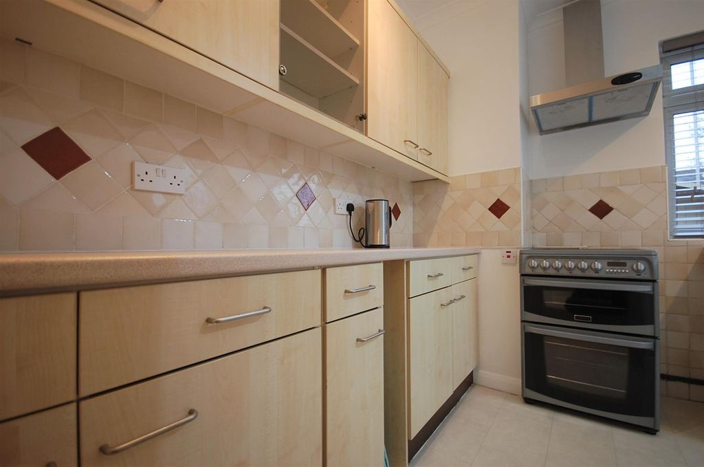 Property photo 3 of 8 Kitchen 2.Jpg