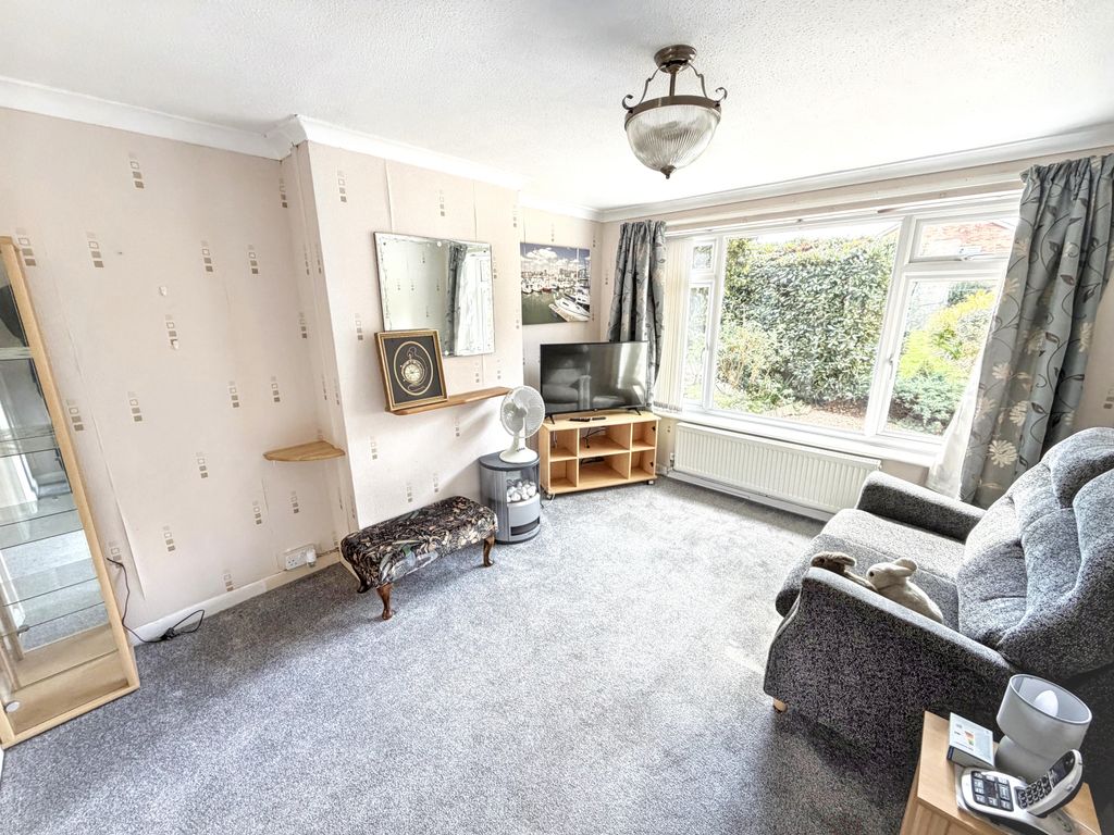 Property photo 2 of 14 Parham Close Lounge
