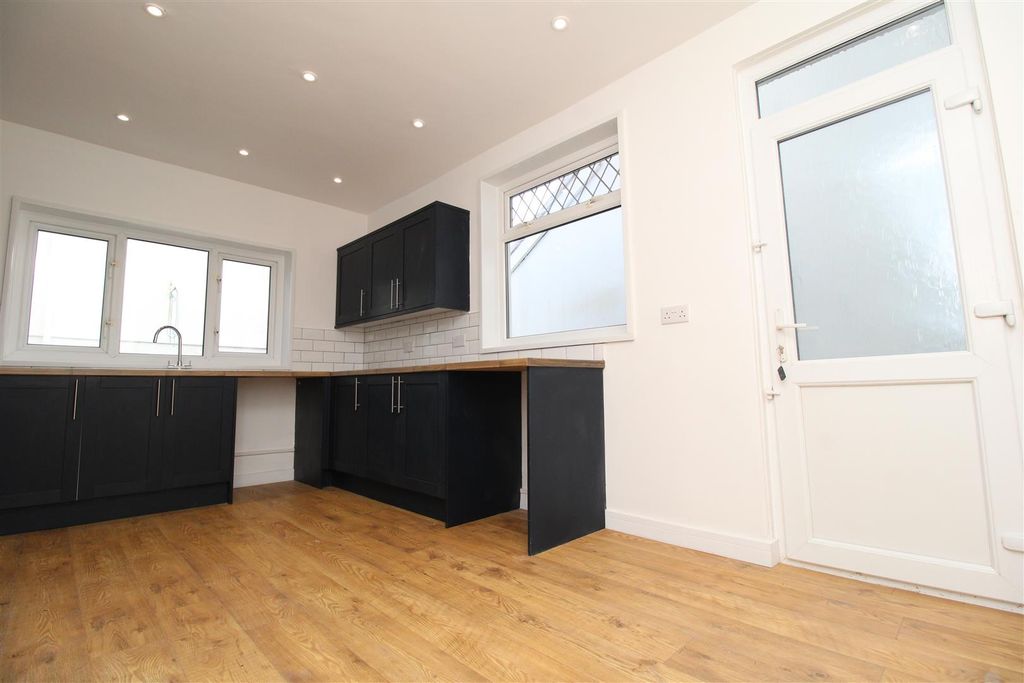 Property photo 2 of 13 Img_4327.Jpg