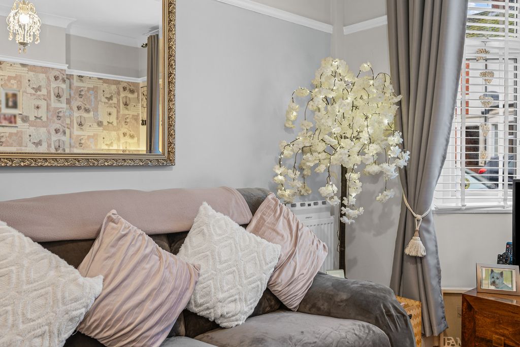 Property photo 3 of 35