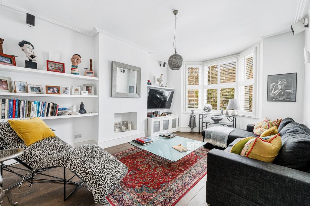Property photo 3 of 23 34 Beaumont Road-3.Jpg