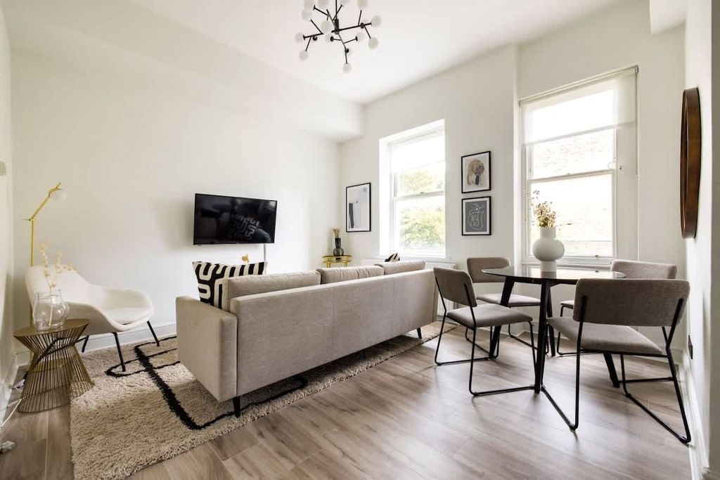 Property photo 1 of 11 Reception Room