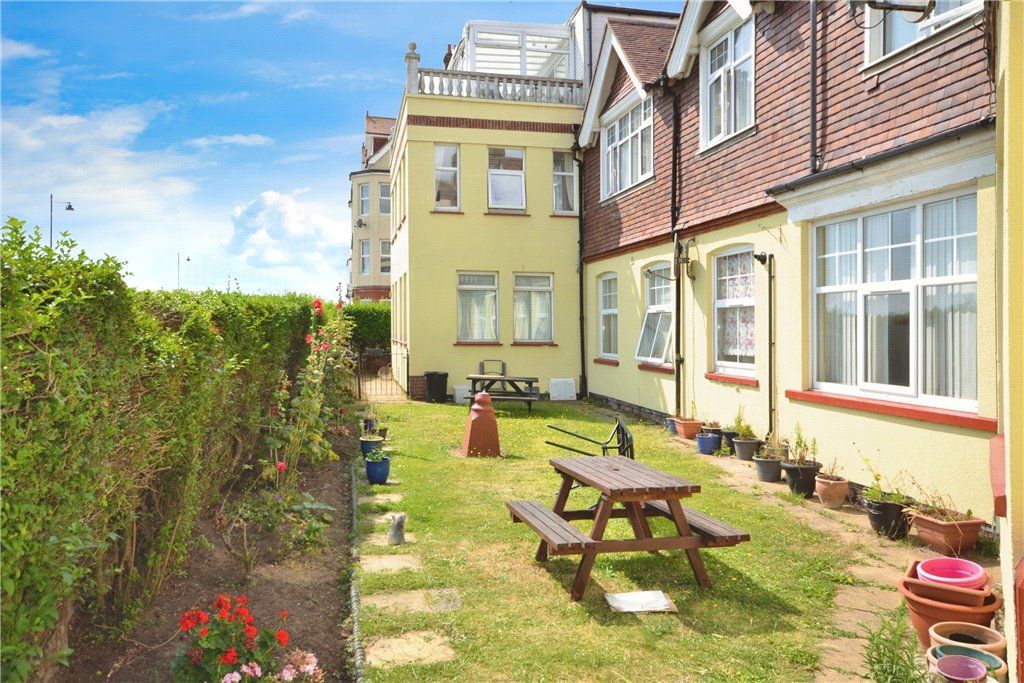 Property photo 2 of 16 Picture No. 24