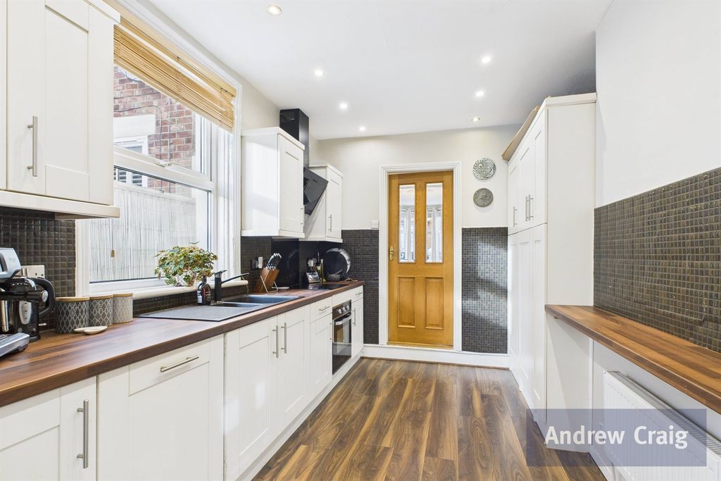 Property photo 2 of 22 Kitchen