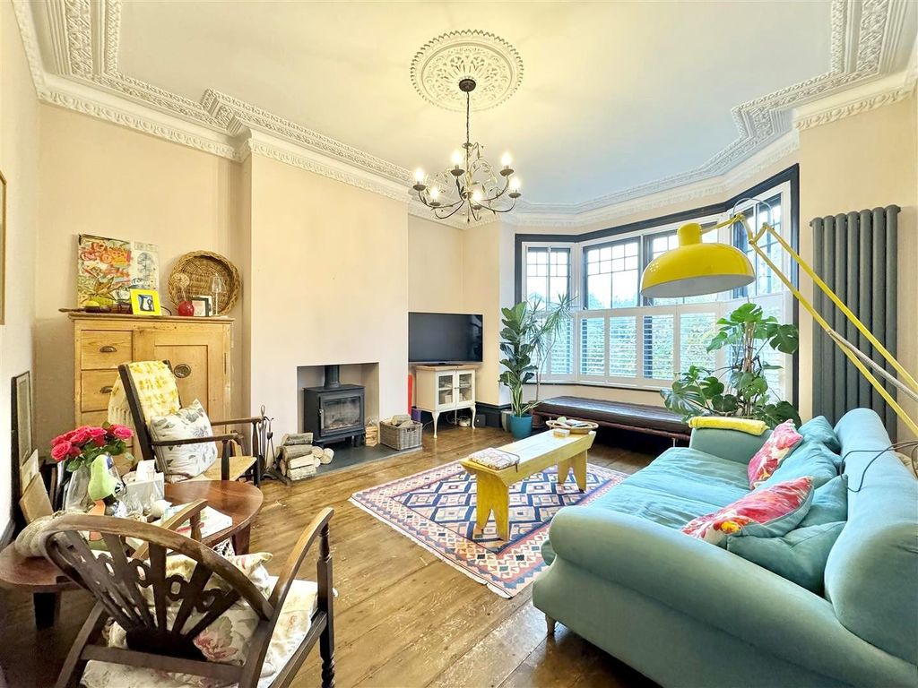 Property photo 2 of 34