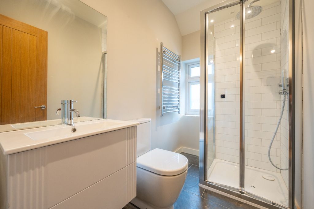 Property photo 3 of 8 4685504