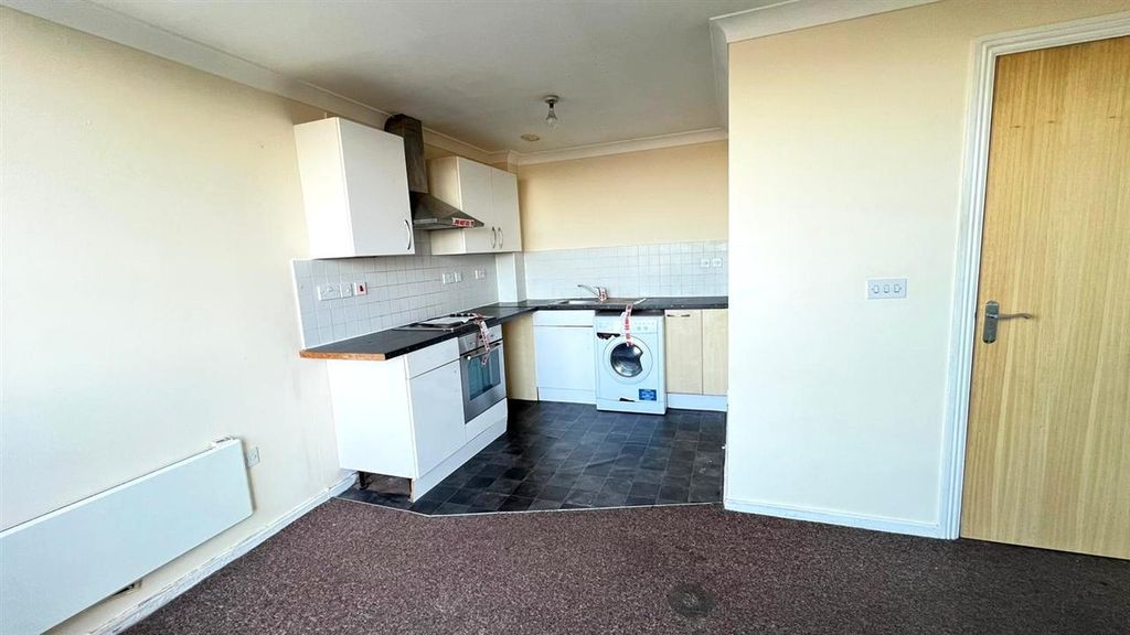 Property photo 3 of 7 Kitchen