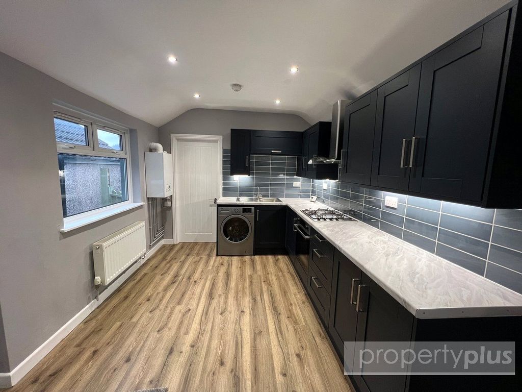 Property photo 1 of 14 Picture No. 11