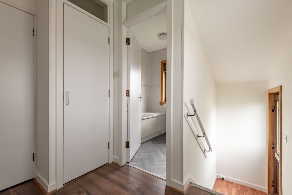Property photo 2 of 17 Upper Landing