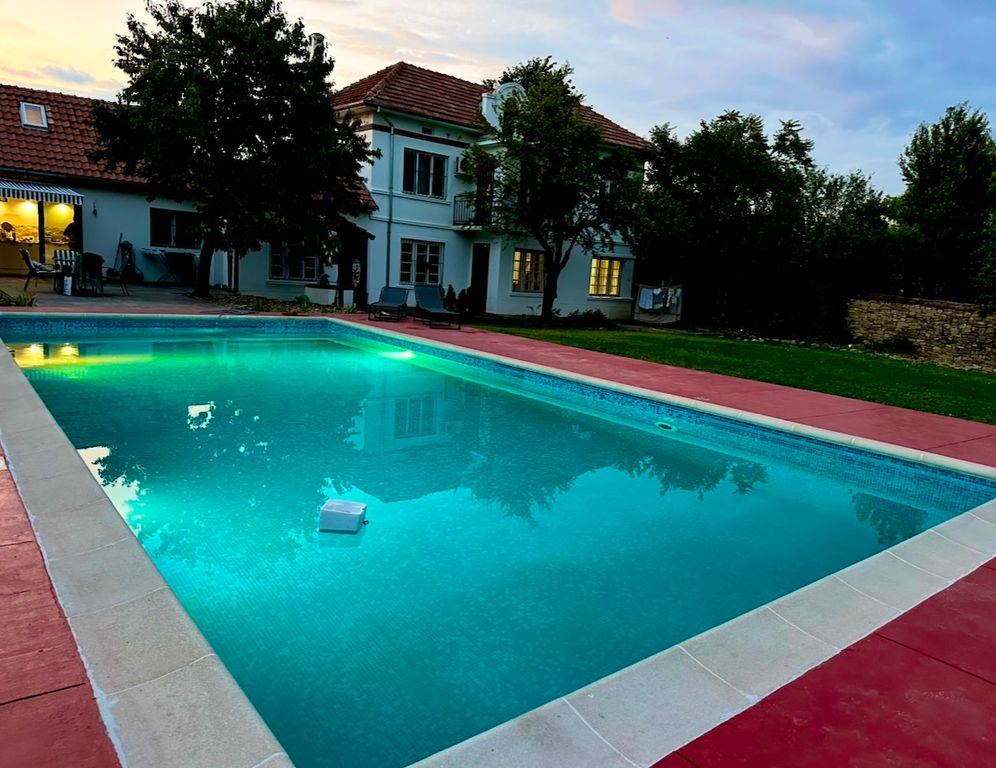 Property photo 1 of 60