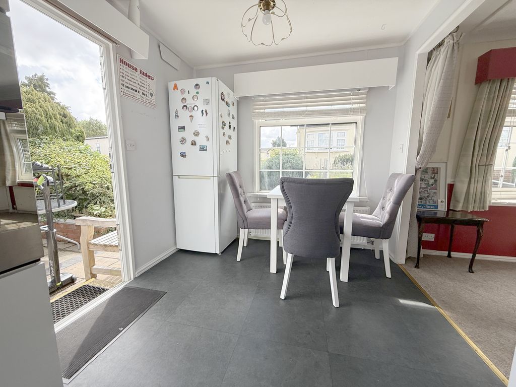 Property photo 3 of 14 Dining Area