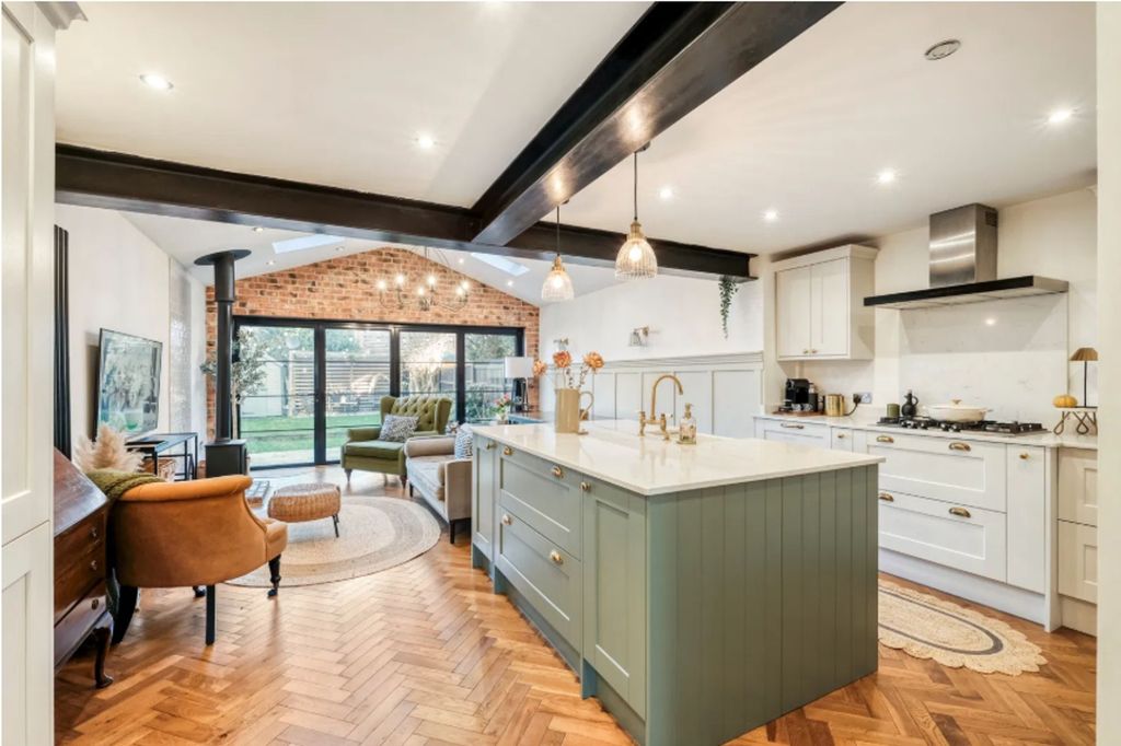 Property photo 2 of 26