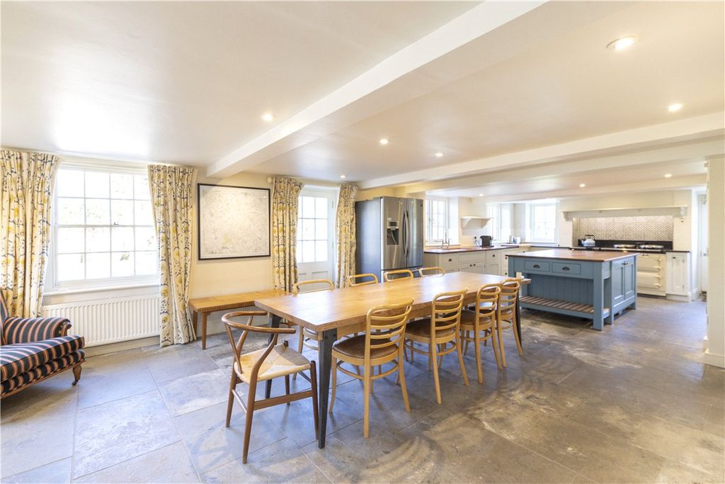 Property photo 3 of 25 Kitchen/Dining Room