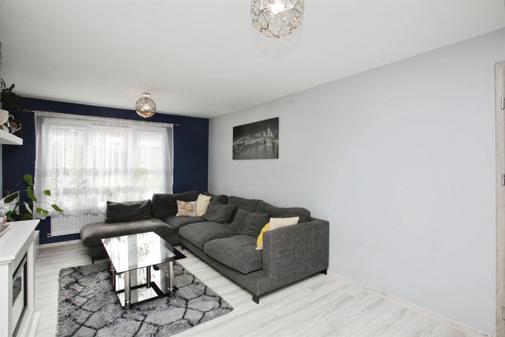 Property photo 3 of 24