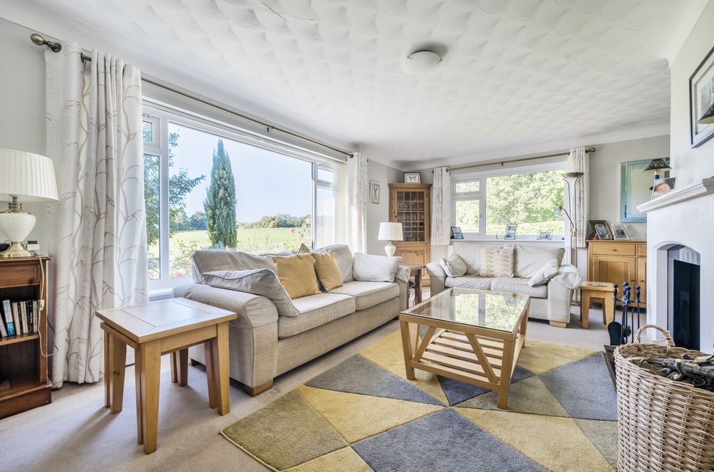 Property photo 2 of 27