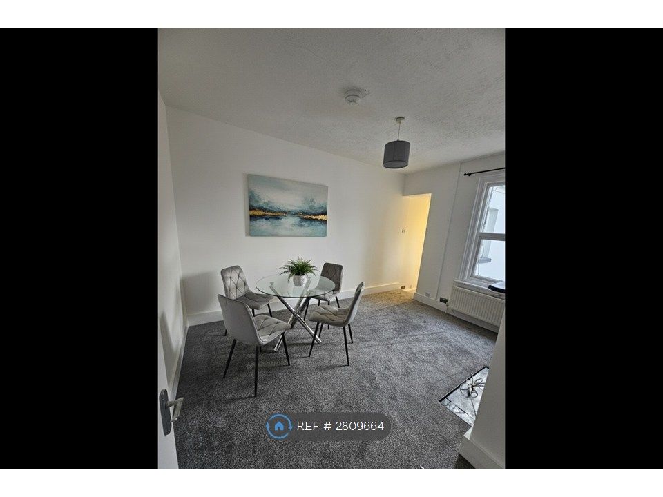 Property photo 1 of 6 Sitting/ Dining