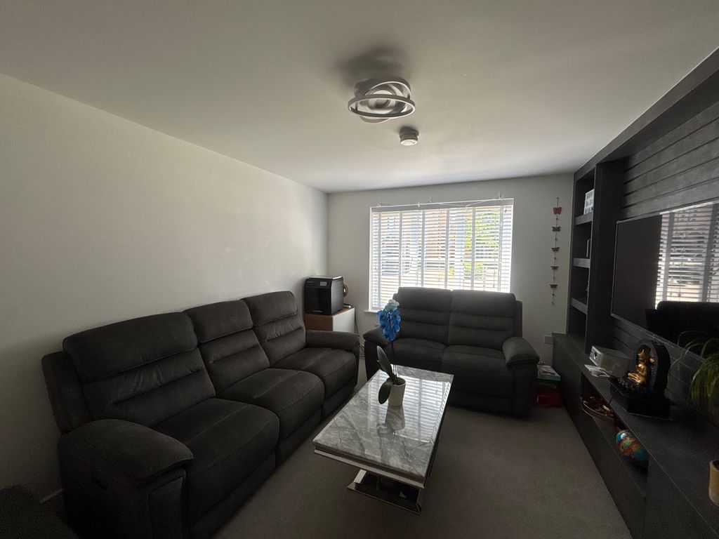 Property photo 3 of 18
