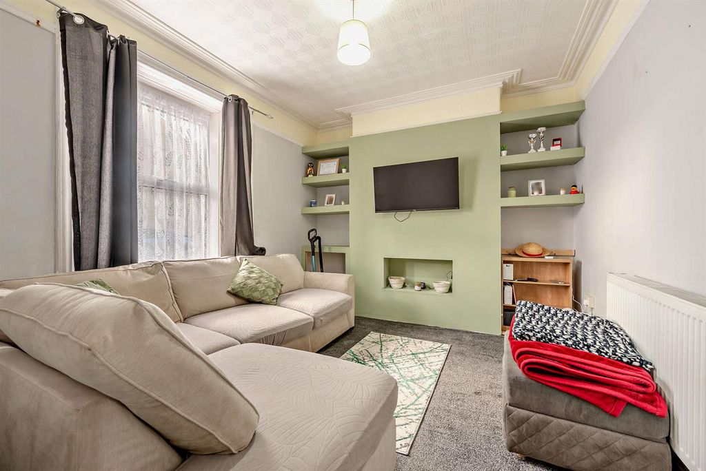 Property photo 2 of 12