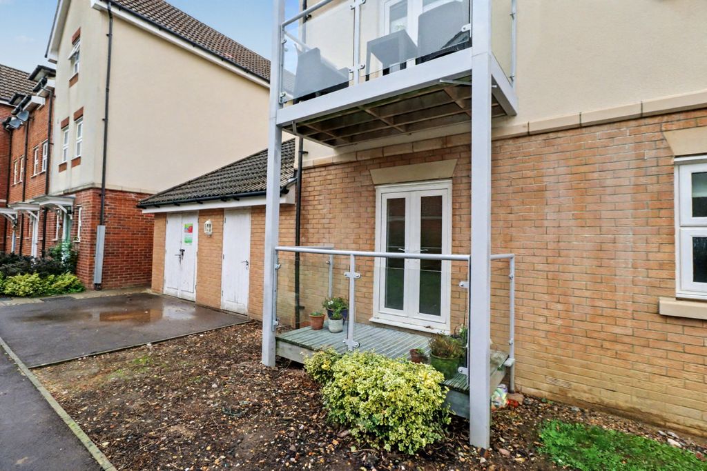 Property photo 2 of 8