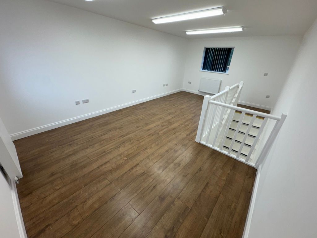 Property photo 3 of 7 Photo 12