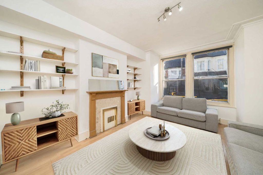 Property photo 2 of 6