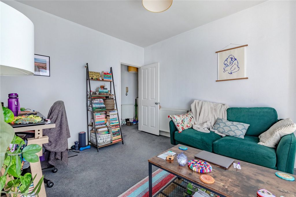 Property photo 3 of 9 Reception