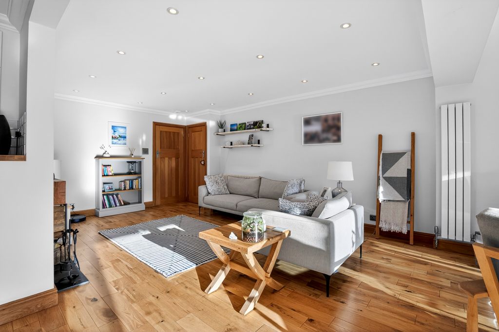 Property photo 2 of 21