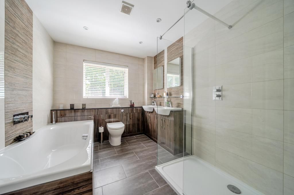 Property photo 3 of 25 Bathroom