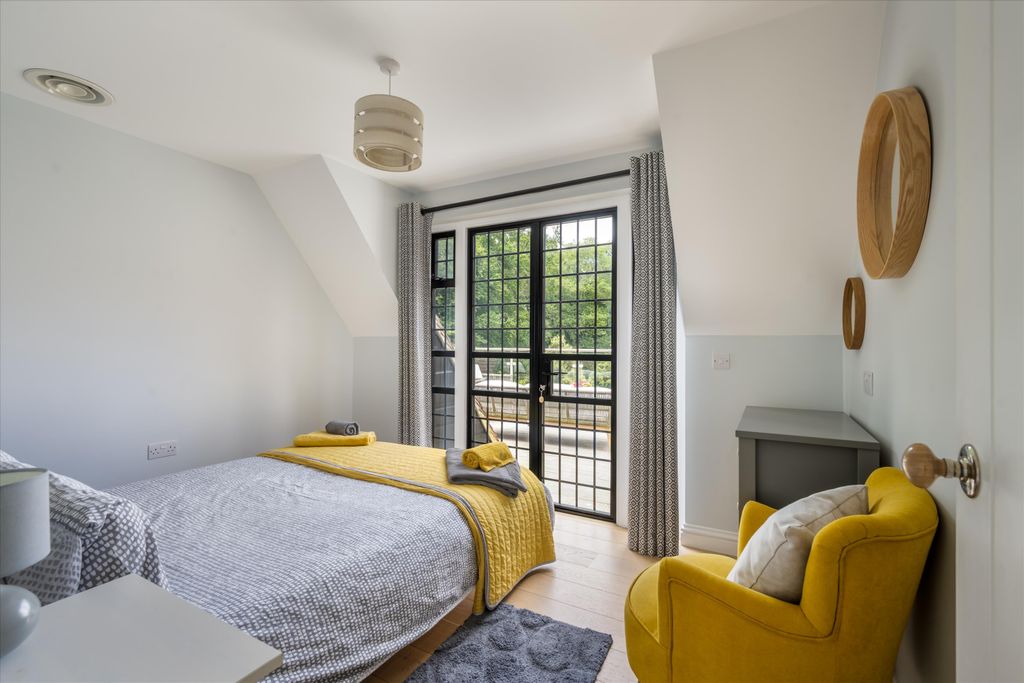 Additional image 23 of 8 bed detached house for saleLondon Road, Petersfield, Hampshire GU31