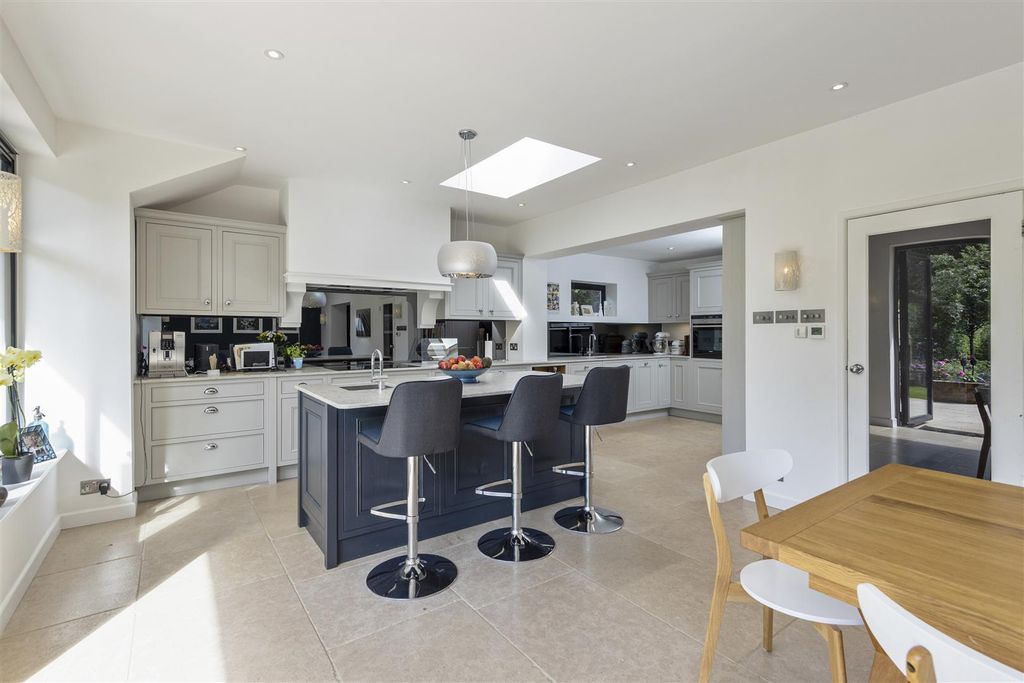 Property photo 3 of 17 Larksbere-Cottage-Mark-Way-Gu7-2Bg-22.Jpg