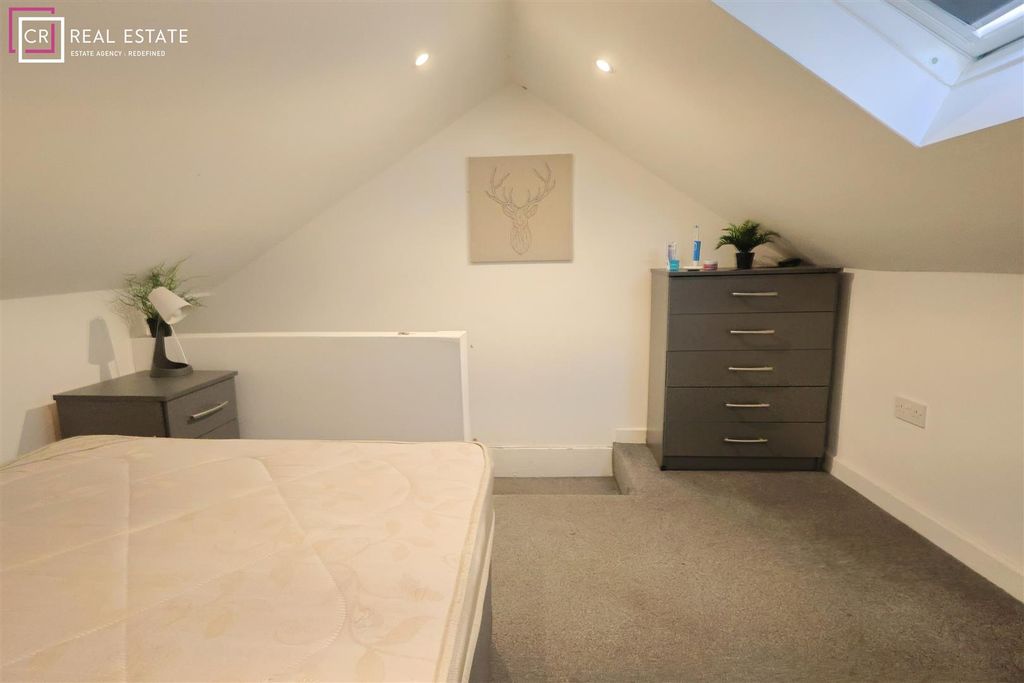 Property photo 2 of 3 Bedroom Pic 2