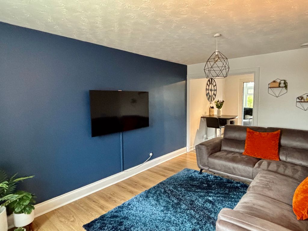 Property photo 2 of 11 2