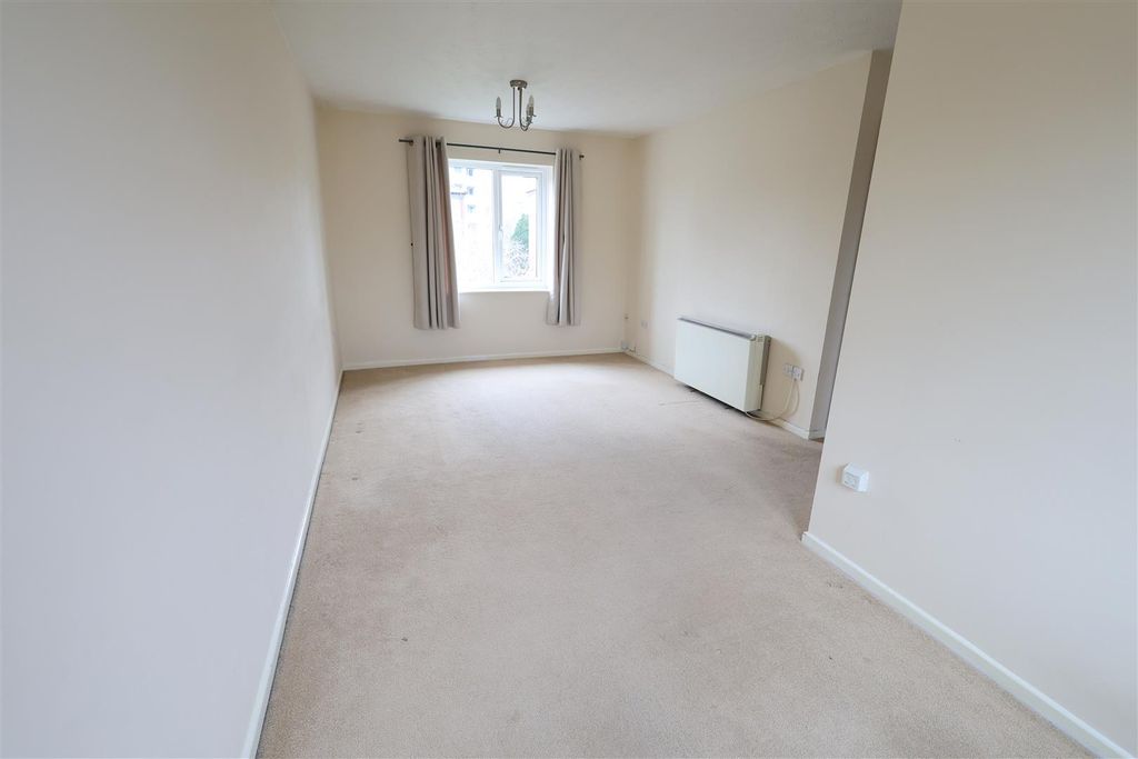 Property photo 3 of 10 Rc Lounge.Jpg