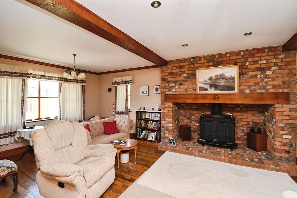 Property photo 2 of 20