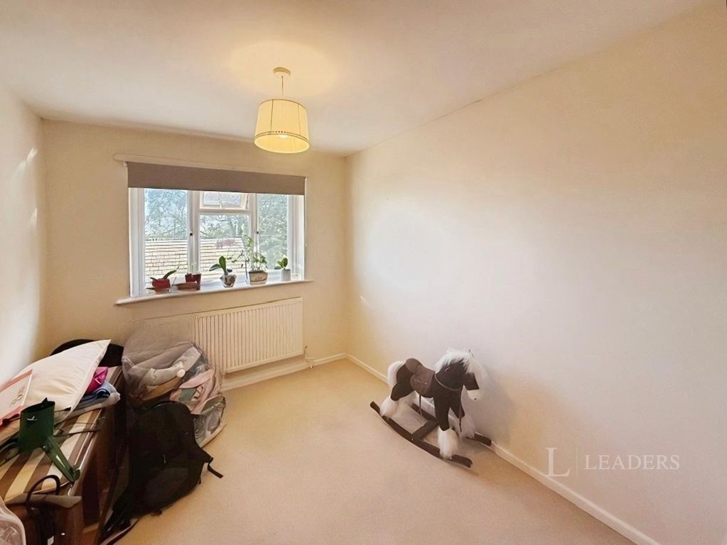 Property photo 3 of 6 Bed 1