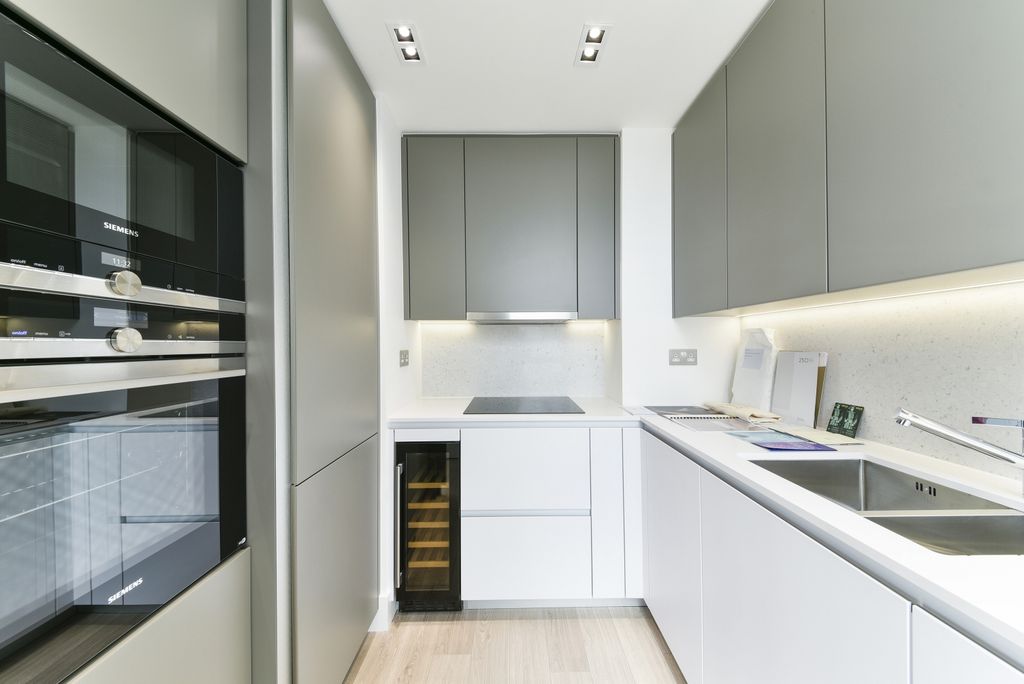 Property photo 3 of 10 Kitchen
