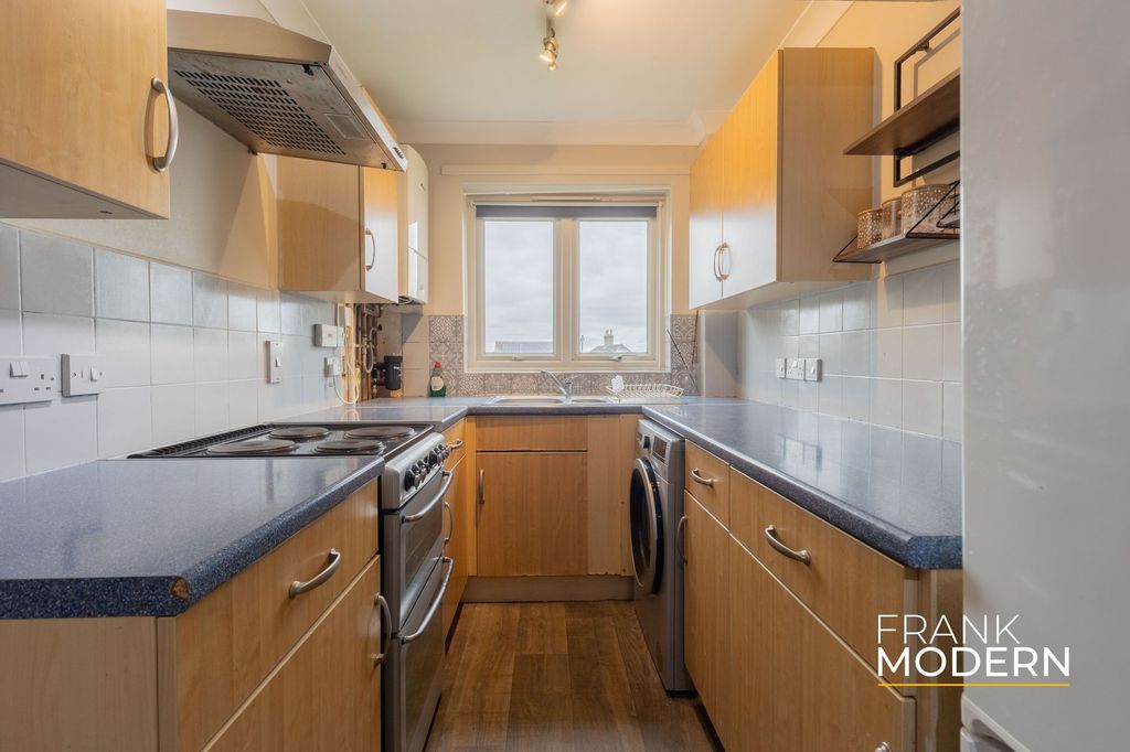 Property photo 3 of 23 Kitchen / Diner