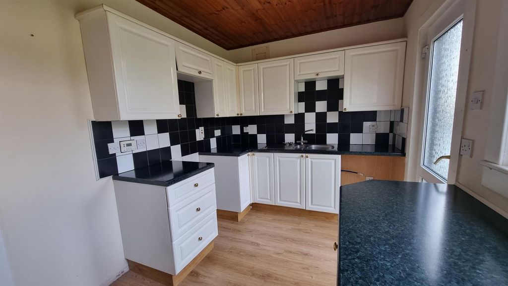 Additional image 5 of 2 bed flat to rentMyrtle Crescent, Kirkcaldy KY2