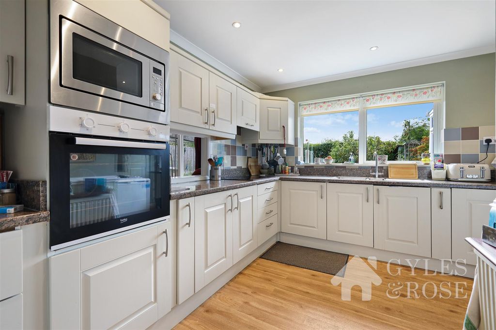 Property photo 3 of 14 Kitchen