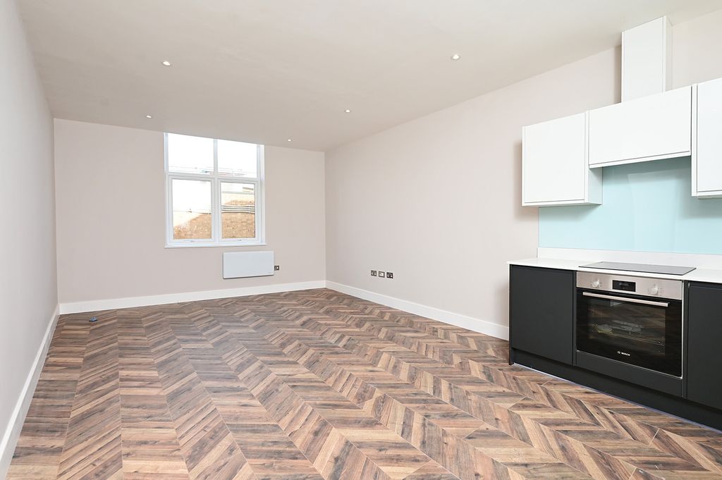 Property photo 1 of 6 Kitchen/Living Room