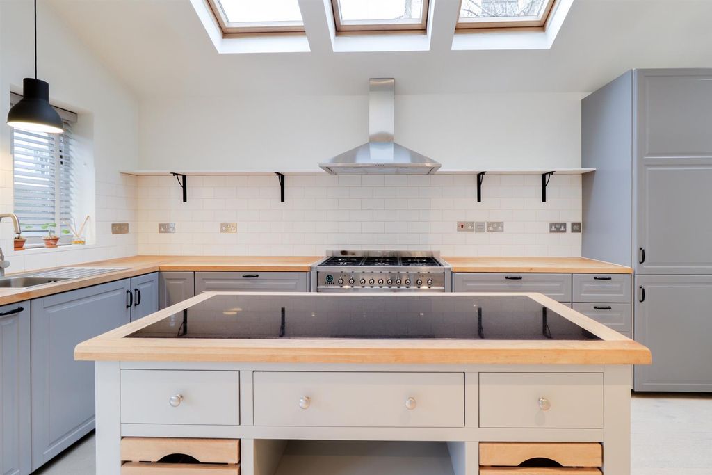 Property photo 2 of 13 Img_9730-Img_9732.Jpg