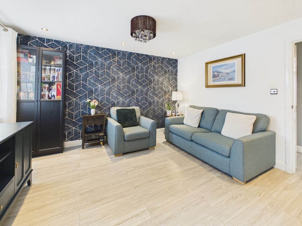 Property photo 3 of 19 5045477