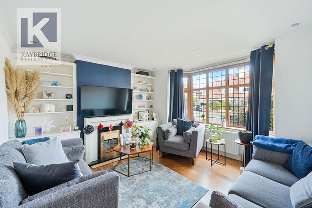 Property photo 2 of 12 Briarwood Road, Kt17 2LX