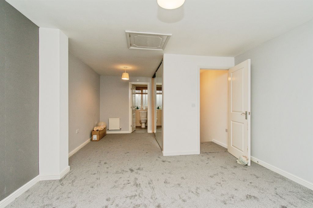 Property photo 3 of 13