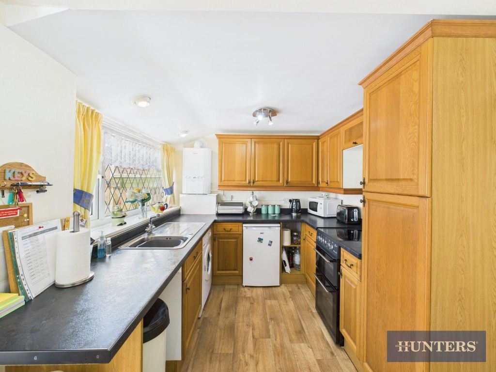 Property photo 3 of 12 Kitchen