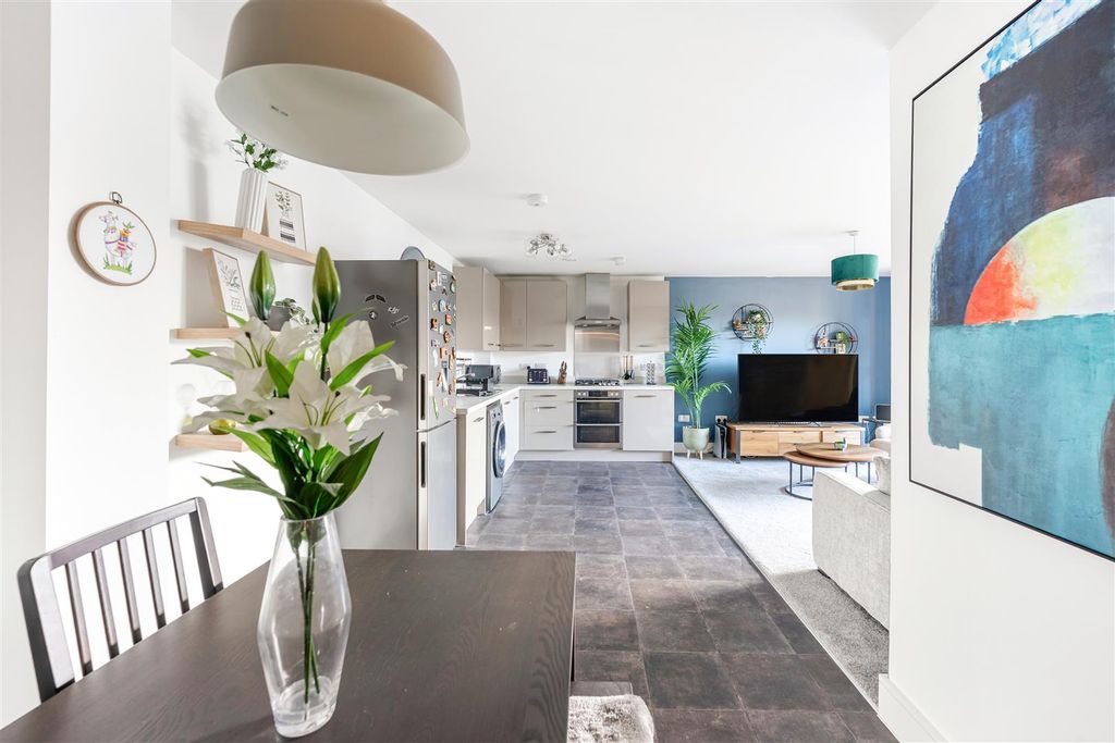 Property photo 2 of 15 Kitchen/Dining/Lounge