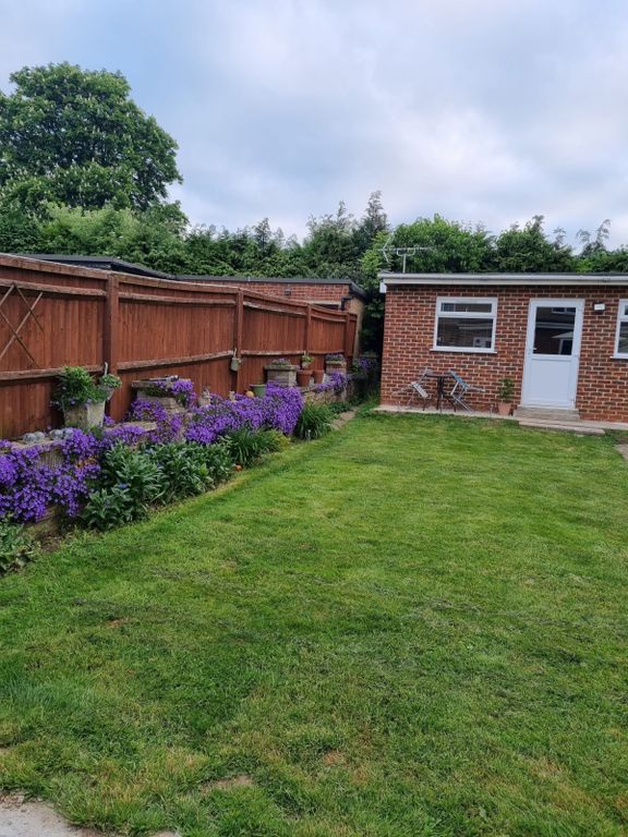 Property photo 1 of 17 3-Bedroom Freehold Family Home With Annex Â€“ Wendover Road, Burnham Sl1