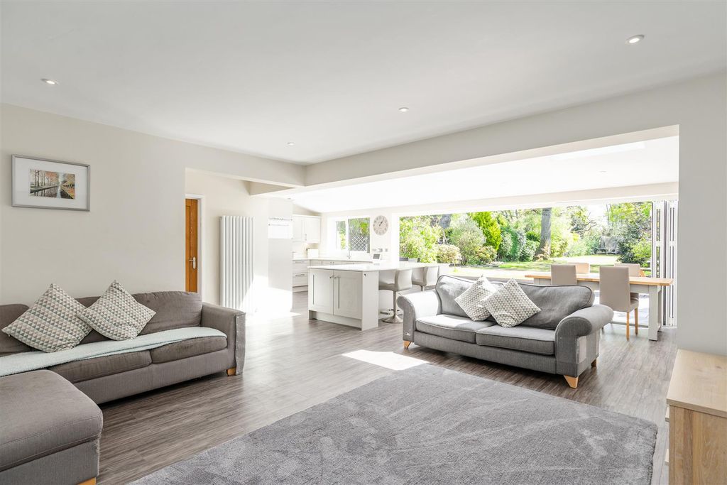 Property photo 3 of 16 66 Aylesbury Road_4.Jpg